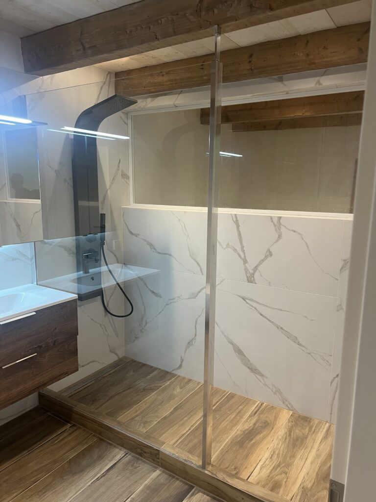 Rénovation salle de bains en marbre à Genève